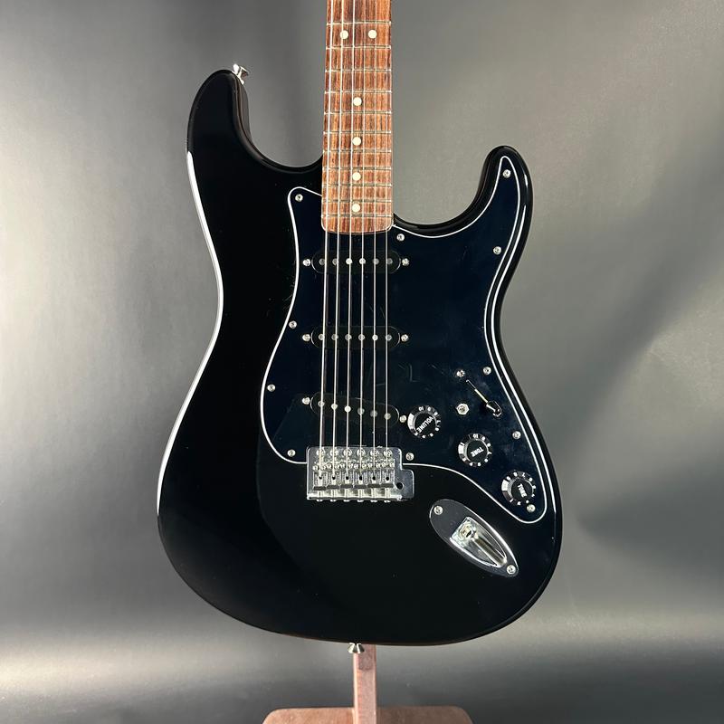 Used Fender Standard Stratocaster Black (Duncan Cali 50s Pups) w/case TSU23407