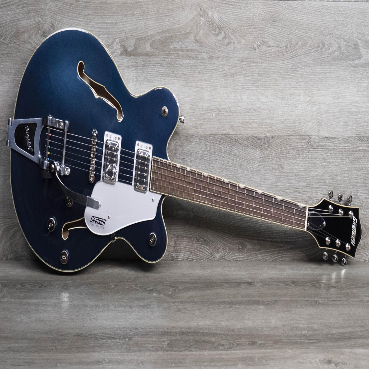 Gretsch G5622T Electromatic Center Block Double-Cut with Bigsby, Laurel Fingerboard, Midnight Sapphire