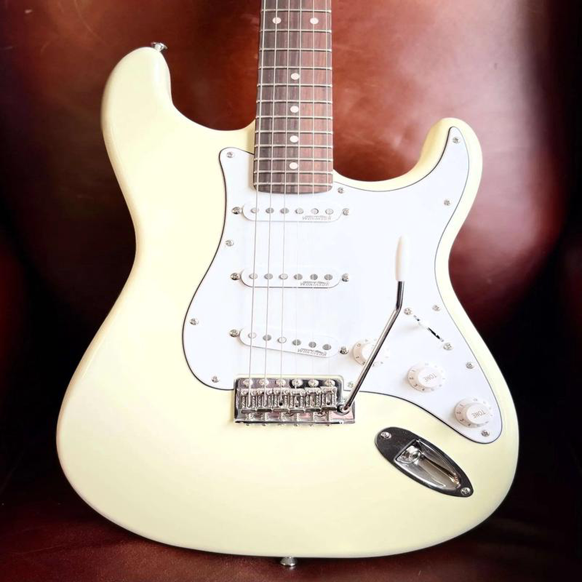 Vintage V6VW ReIssued Electric Guitar Vintage White
